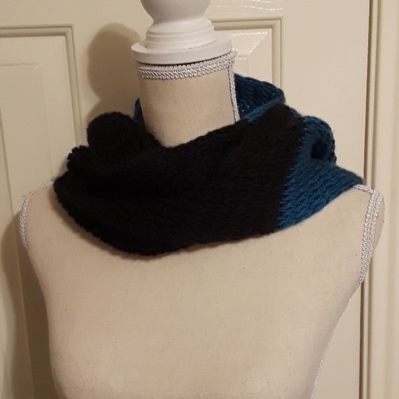 🌟Handmade Winter Fringed Scarf - Picture 2 of 3
